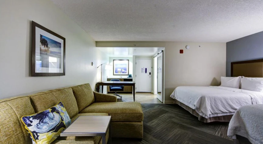 Hampton Inn & Suites at Colonial TownPark