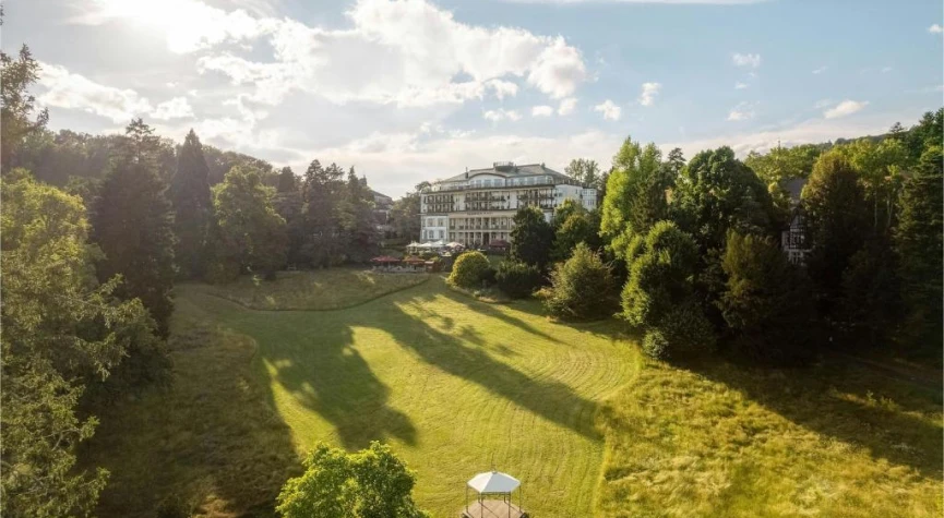 Falkenstein Grand, Autograph Collection