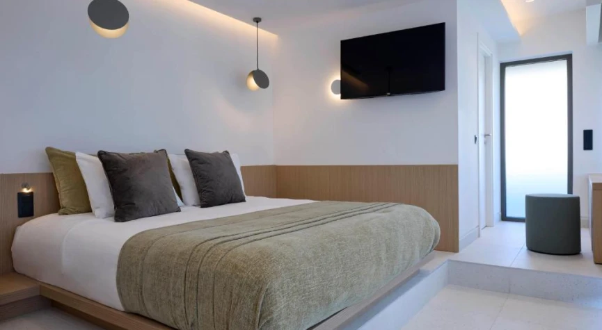 Twinn Downtown Piraeus, Santikos Collection