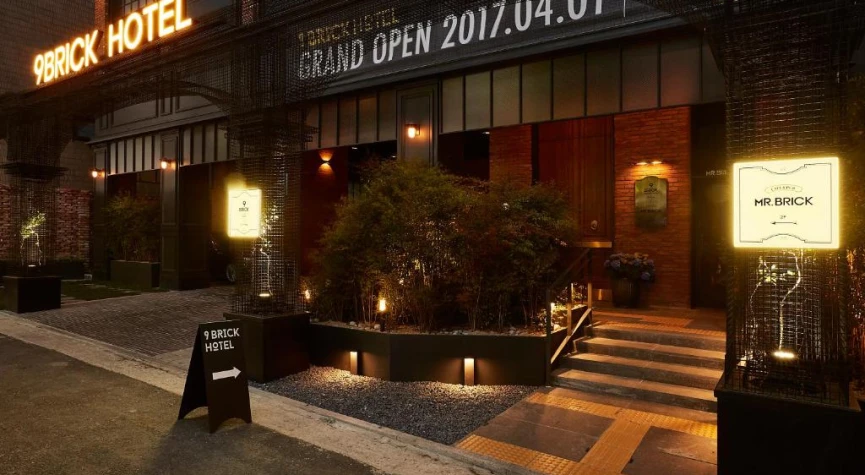 9 Brick Hotel