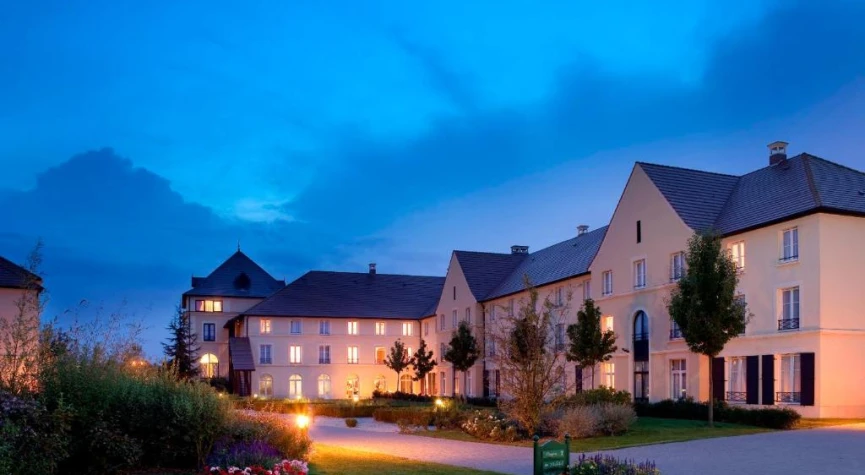 Campanile Val de France