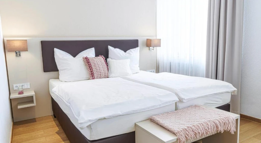 Tante ALMA's Kolner Hotel