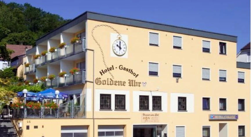 Hotel & Gasthof Goldene Uhr