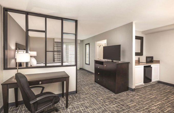 La Quinta Inn & Suites Atlanta Airport - South