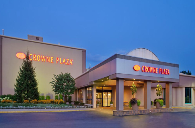 Crowne Plaza Hotel Chicago-Northbrook