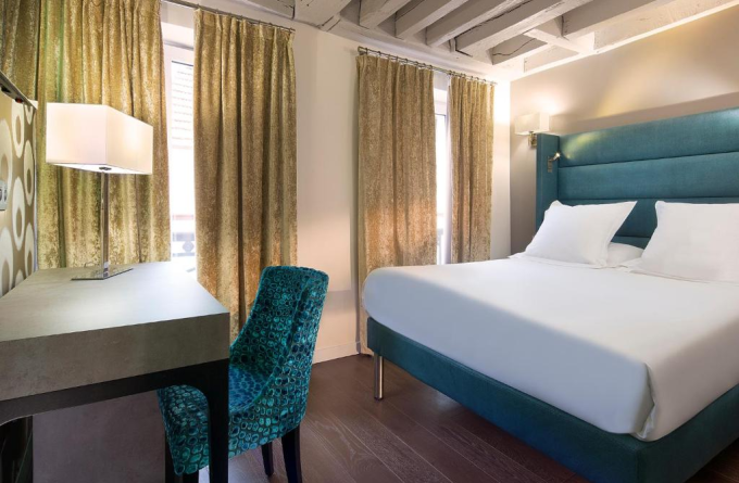 Hotel Jacques De Molay