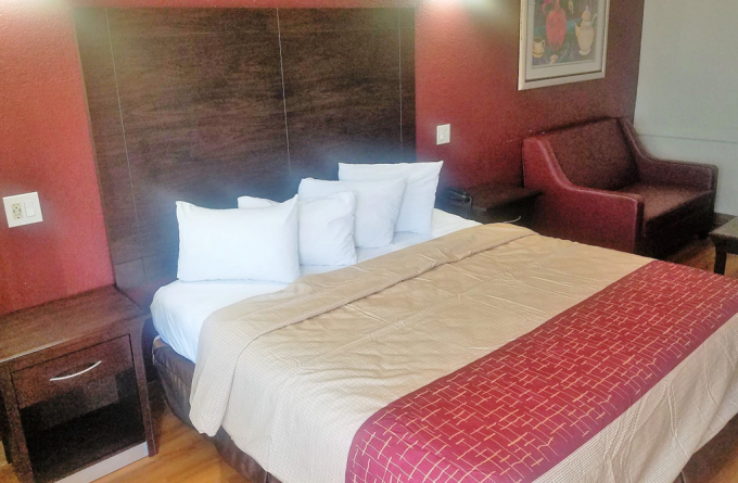 Red Roof Inn & Suites Houston - Hobby Airport