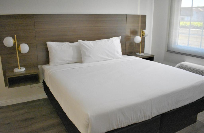 Signature Anaheim Maingate