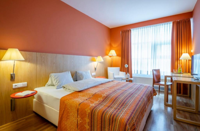 Holiday Inn Express Ciudad de las Ciencias, an IHG Hotel