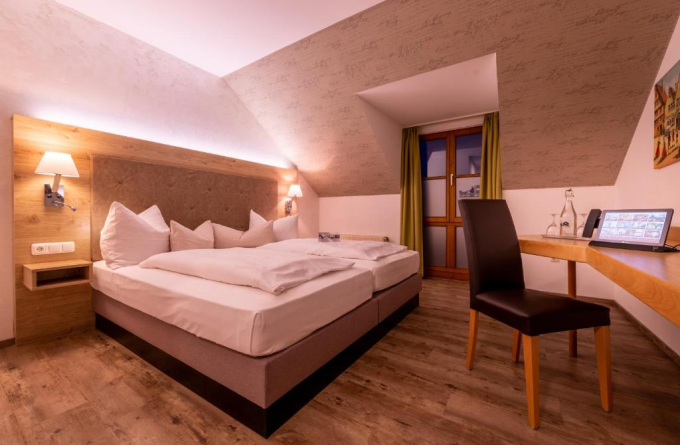 Zur Post Kümmersbruck Hotel & Tiny Houses