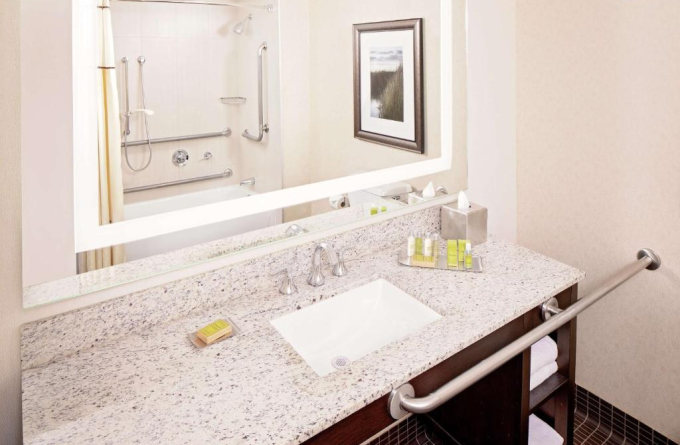 DoubleTree by Hilton Boston Bayside