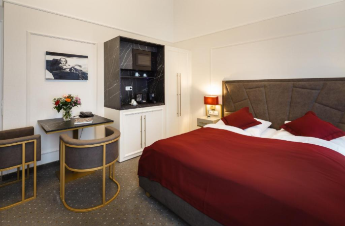 Star-Apart Hansa Hotel