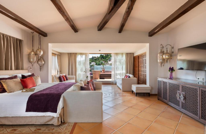 Tiara Yaktsa Côte d’Azur