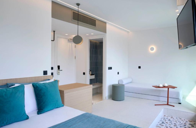 Twinn Downtown Piraeus, Santikos Collection