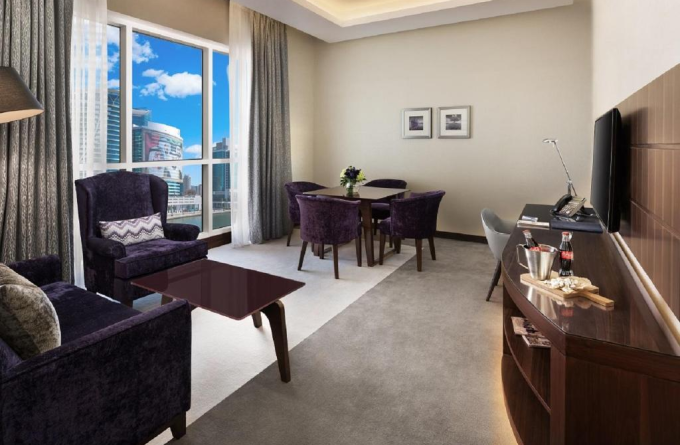 Radisson Blu Hotel, Dubai Waterfront