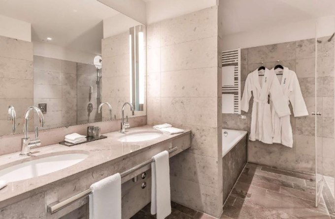 Dorint Hotel am Heumarkt Koln