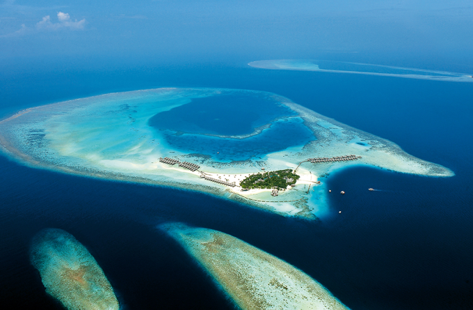 Constance Moofushi Resort