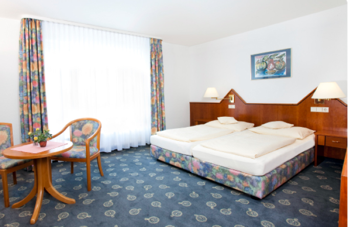 Hotel & Gasthof Goldene Uhr