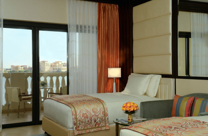 The Ritz-Carlton Abu Dhabi, Grand Canal