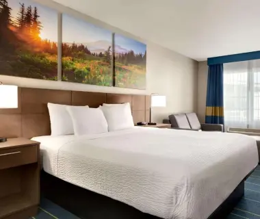 Days Inn & Suites by Wyndham Anaheim At Disneyland Park