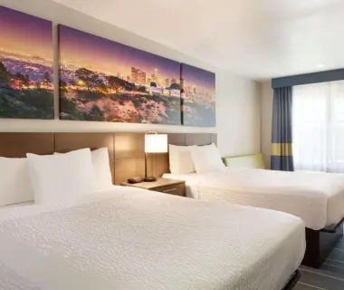 Days Inn & Suites by Wyndham Anaheim At Disneyland Park