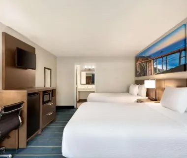 Days Inn & Suites by Wyndham Anaheim At Disneyland Park