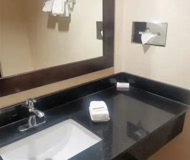 Red Roof Inn & Suites Houston - Hobby Airport