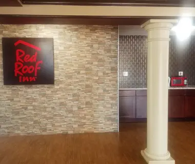 Red Roof Inn & Suites Houston - Hobby Airport