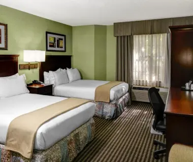 Holiday Inn Express Suites Atlanta Buckhead