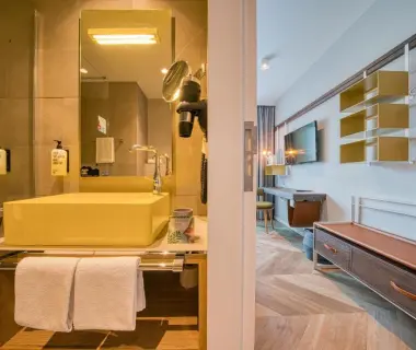 NinetyNine Amsterdam Airport