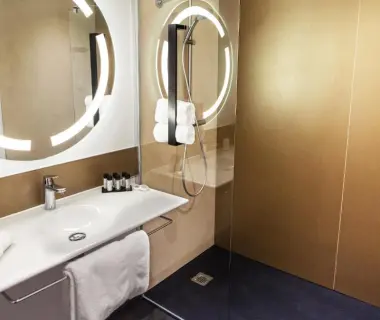 Kyriad Prestige Amiens Poulainville - Hotel and Spa