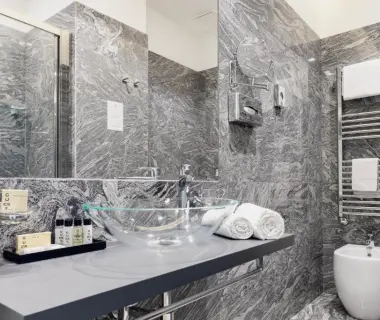 AH - Fashion District