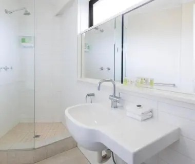 Cosmopolitan Hotel and Apartments