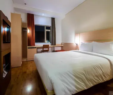 Ibis Saigon South