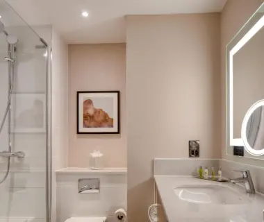 DoubleTree by Hilton Dartford Bridge