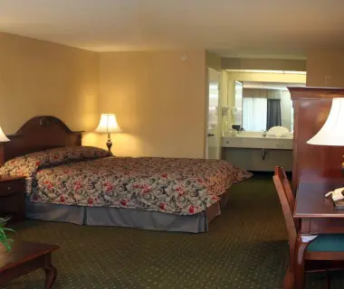 Anaheim Camelot Inn & Suites