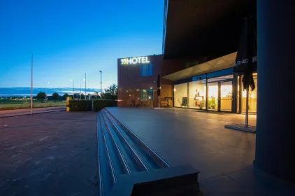 NinetyNine Amsterdam Airport