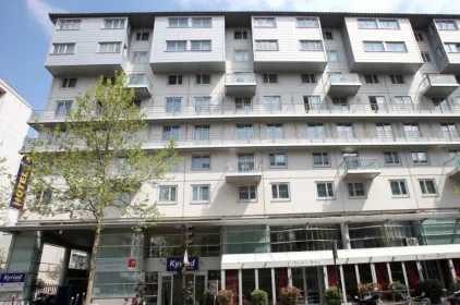 Kyriad Hotel Paris Bercy Village