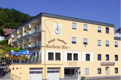 Hotel & Gasthof Goldene Uhr